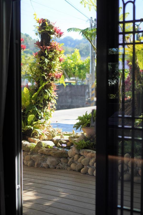 蘊慢築 茶花藝主題民宿 Yun Man Zhu Homestay Gongguan Buitenkant foto