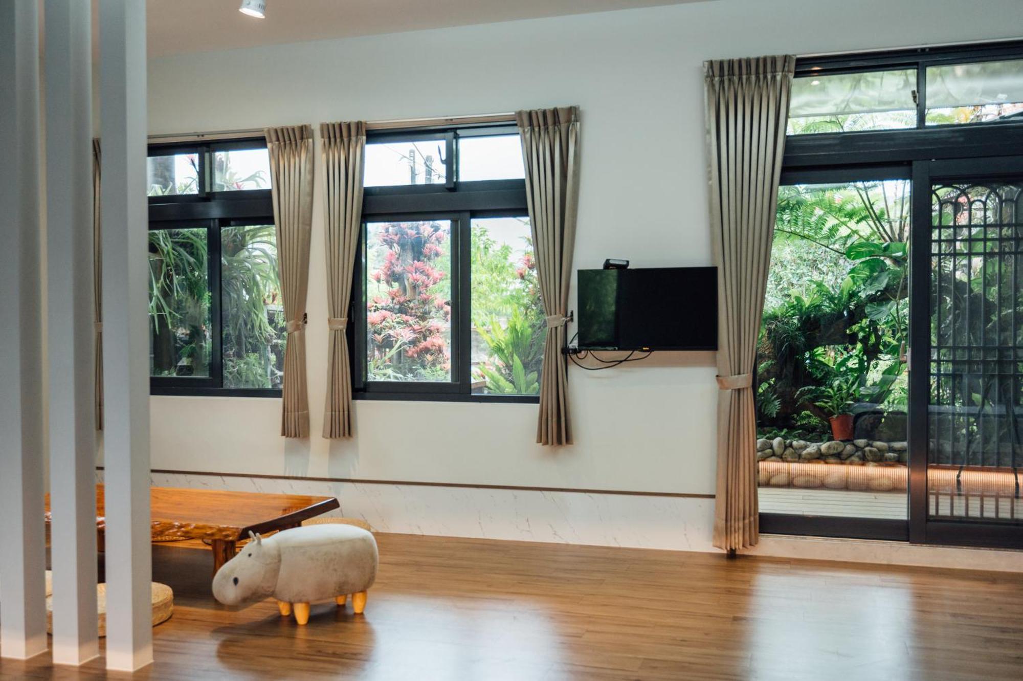 蘊慢築 茶花藝主題民宿 Yun Man Zhu Homestay Gongguan Buitenkant foto